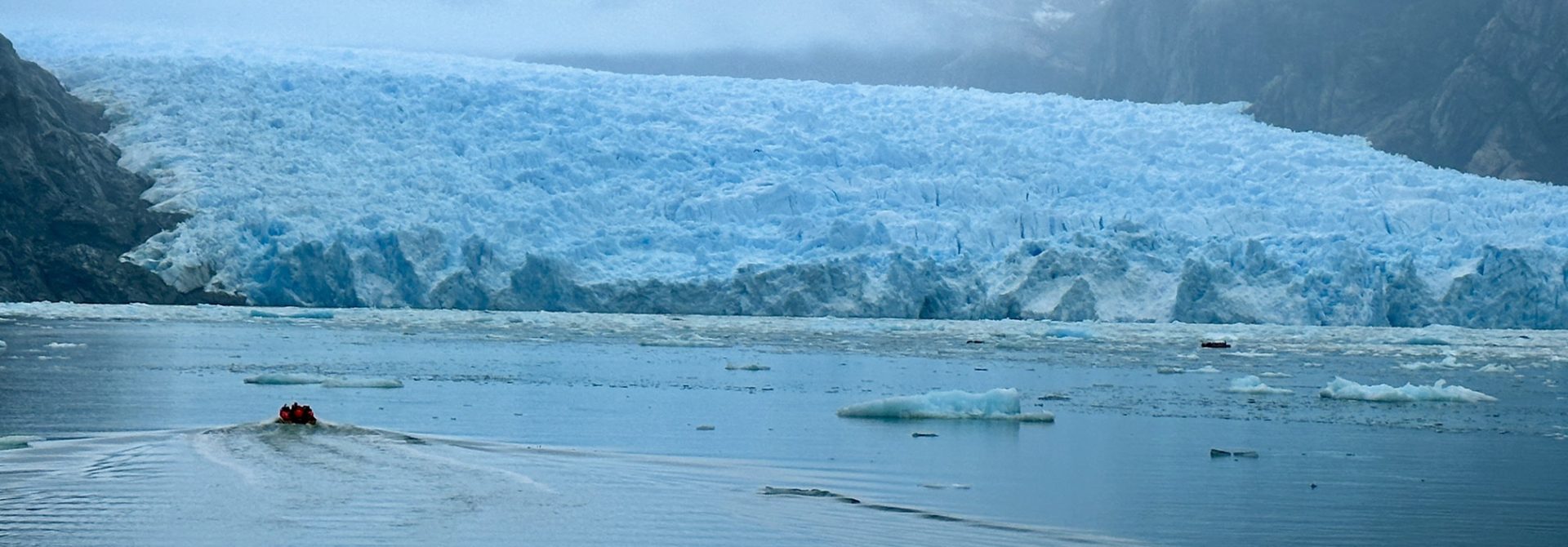 Patagônia chilena: saiba como é a navegação na geleira San Rafael