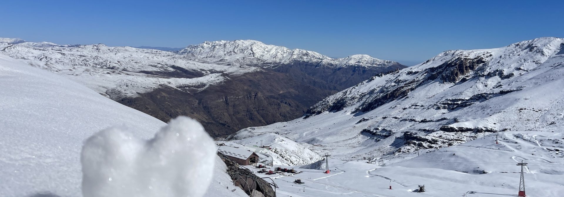 Temporada Valle Nevado 2024: quanto custa passar o dia na maior estação de esqui do Chile?